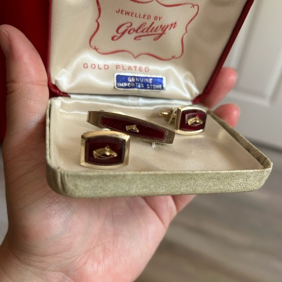 VINTAGE Goldwyn Gold Plated Cufflinks and Tie Clip Set featuring horse 🐴 - Picture 3 of 6